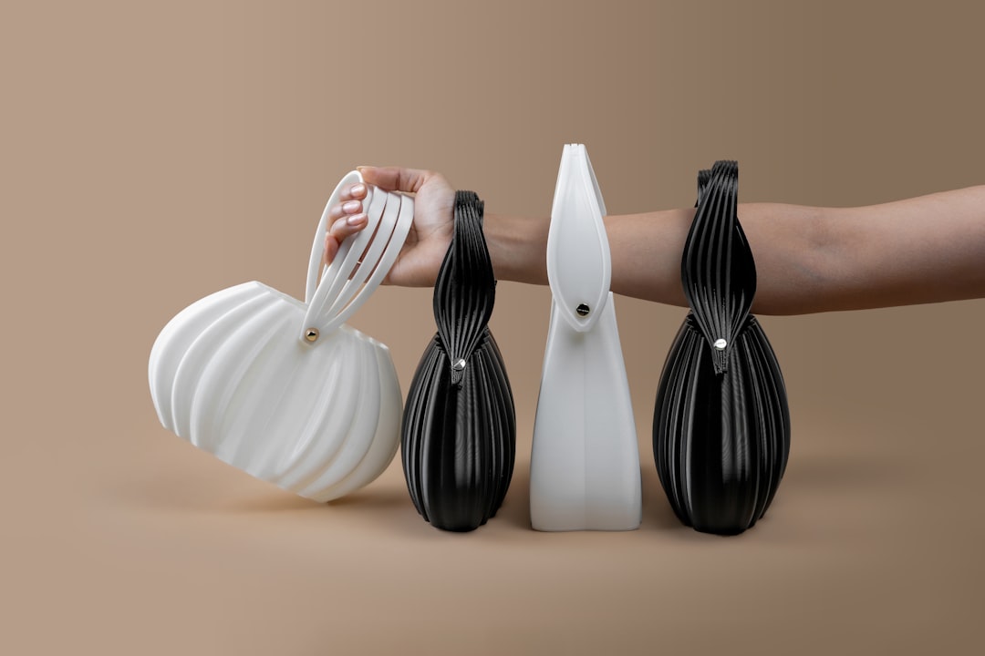 Biela kabelka k čomu: 5 štýlových kombinácií